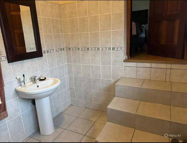 3 BEDROOM FREEHOLD FOR SALE IN SCOTTSVILLE EXT